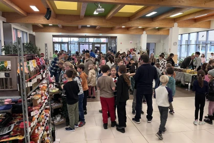 Karácsonyi vásár az aulában