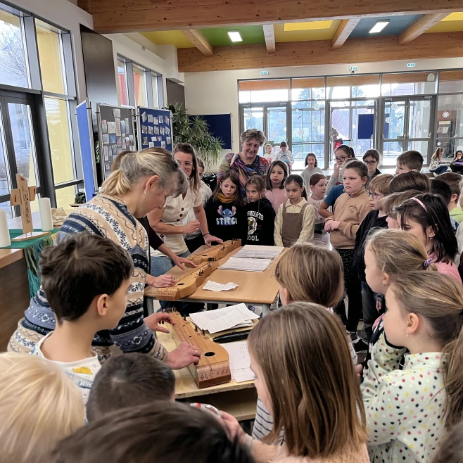 Hagyomány és hangzás – a magyar hangszerek napja az aulában