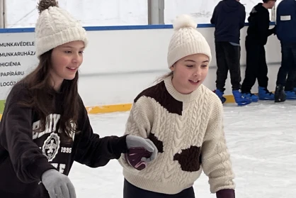 Visszatért a jégre a Hunyadi – közösségi korcsolyázás az új félév első napján