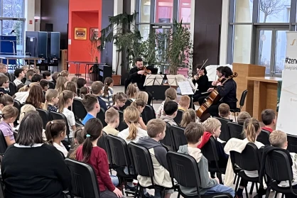 Zenei időutazás a magyar és európai tánchagyomány világában