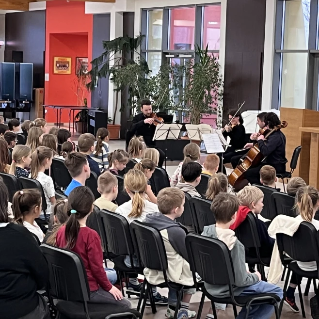 Zenei időutazás a magyar és európai tánchagyomány világában