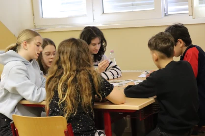 Pénzügyi tudatosság játékosan – egyetemi vendégek a hetedikeseknél