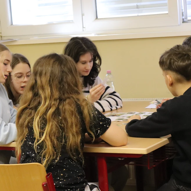 Pénzügyi tudatosság játékosan – egyetemi vendégek a hetedikeseknél