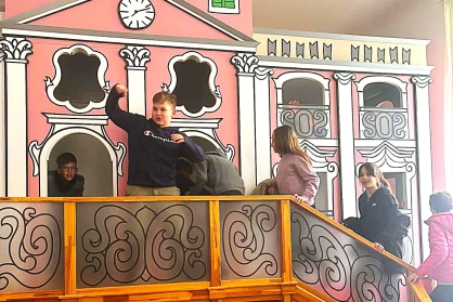 Hercegi világ nyomában – Hunyadis diákok az Eszterházy-kastélyban