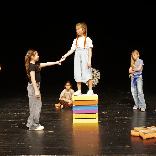 Színpadon formálódó történetek – ezüst minősítés és különdíj a gyermekszínjátszó találkozón