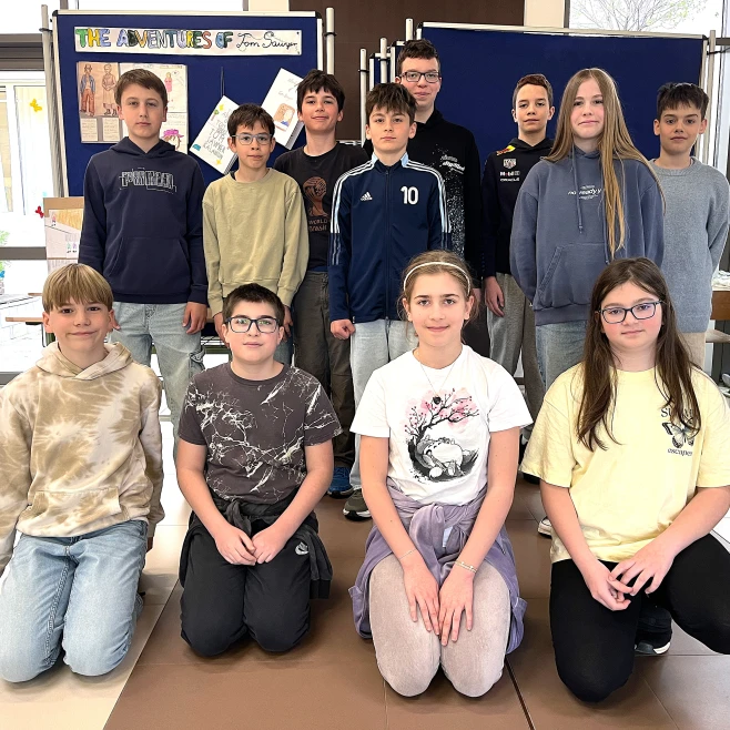 Amikor a kerítésfestésből kiállítás lesz az aulában