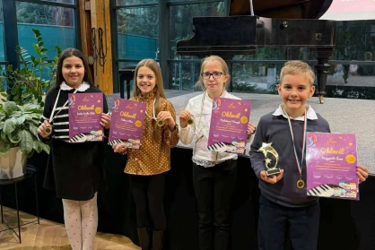 Zongoramesék Baján – növendékeink a gálahangverseny színpadán