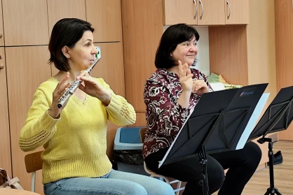 Amikor a fuvola madárrá változik: erdei mese kelt életre az óvodában