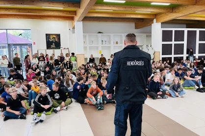 Rendőrségi bemutató a pályaorientációs napon