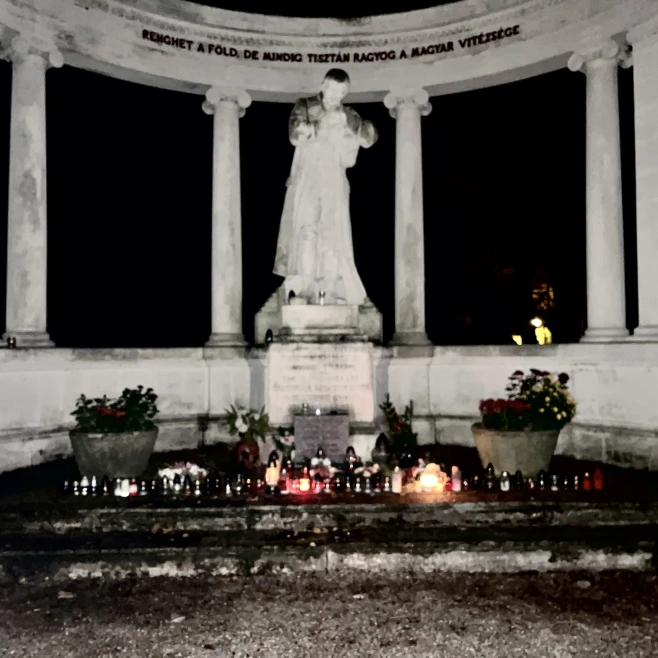 Megemlékezés a Sopronbánfalvi Hősi Temetőben – az igazság és a béke nyomában