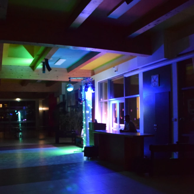 Tánc, fények, közösség – DÖK-diszkó péntek este