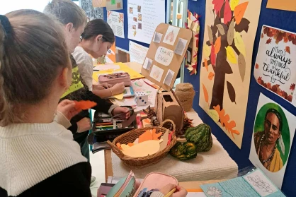 Hála, történelem és kreativitás – Thanksgiving-projekt a felsősöknél