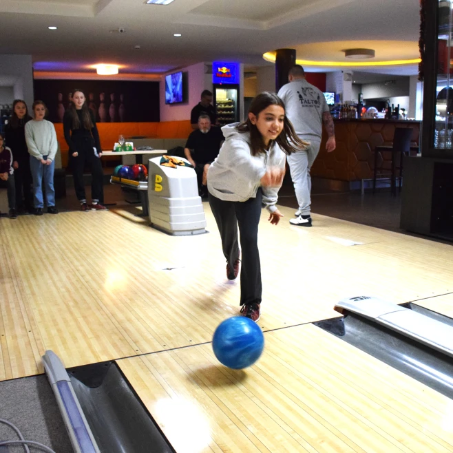 Gurítás volt a győzelem – iskolánk ragyogott a Városi Alapfokú Bowling Bajnokságon