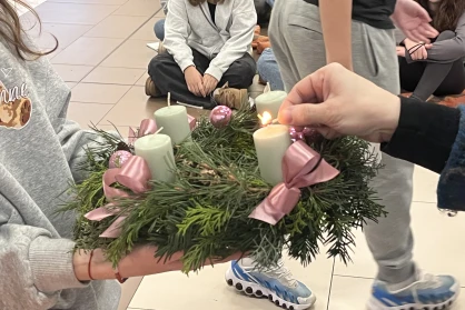 Meggyújtottuk az első adventi gyertyát