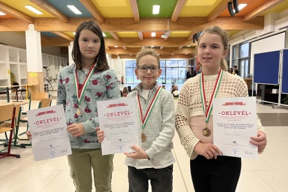 Három érem, egy osztály – sakkban erős a Hunyadi!